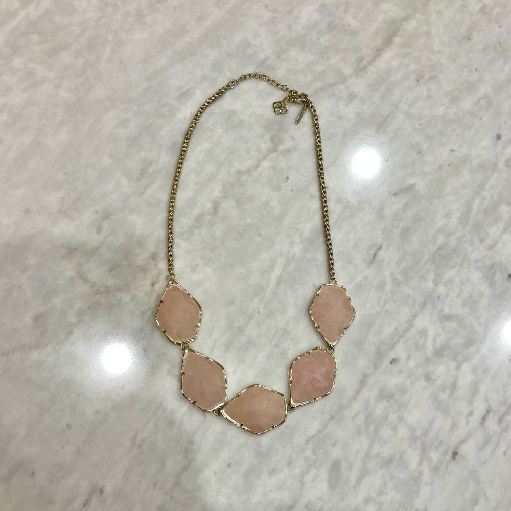 Like new Kendra Scott rose quartz Connely necklace